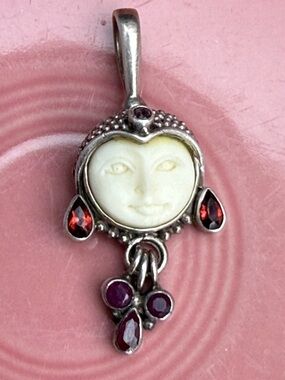 Sajen Sterling Silver 925 Carved Bone Moon Face Pendant Garnet Ruby Boho Artisan